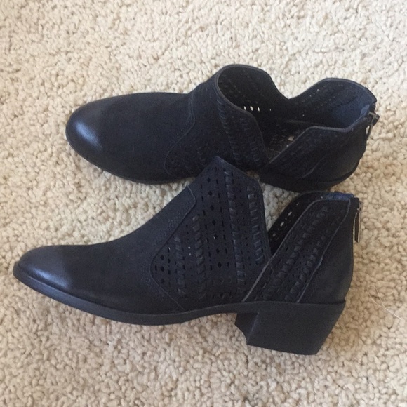 Vince Camuto Shoes - Vince Comuto black suede prasata Ankle bootie